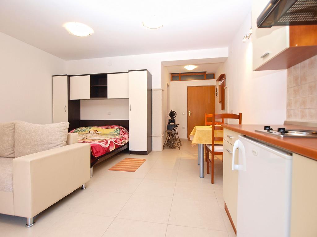 Apartments Elvis 1299 Vrsar Eksteriør bilde